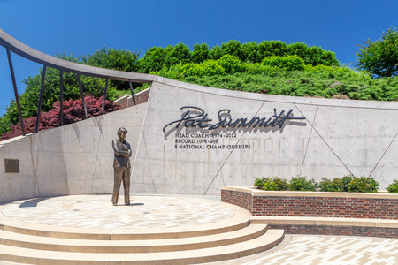 KNOXVILLE, TN/USA JUNE 4, 2018: Pat Summitt statue and memorial on the the campus of the University of Tennessee.のeditorial素材