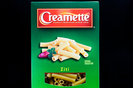 ST. PAUL, MN/USA - MARCH 7, 2019: Creamette ziti pasta container and trademark logo. Creamette is owned by The New World Pasta Company.のeditorial素材