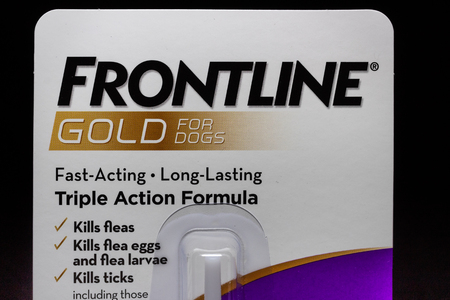 ST. PAUL, MN/USA - MARCH 16, 2019: Frontline Gold flea and tick preventative medicine for dogs and trademark logo.のeditorial素材