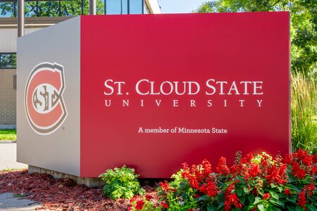 ST CLOUD, MN/USA - SEPTEMBER 15, 2019: Entrance sign and logo to St. Cloud State University.のeditorial素材