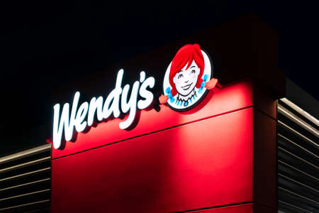 HUDSON, WI/USA - MARCH 8, 2020: Wendy's restaurant at twighlight and trademark logo.のeditorial素材