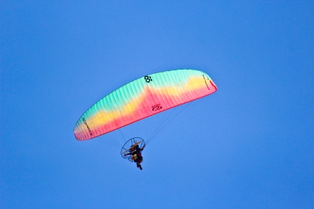 PHUKET,THAILAND - NOVEMBER 15: unidentified competitor of the 4th Asian Beach Game Test Event for Paramotor (CAT II)on November 15, 2013 in Phuket,Thailandのeditorial素材