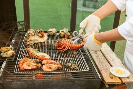 Lobster grilled barbecued seafood in BBQ Flames.の素材 [FY310140972342]