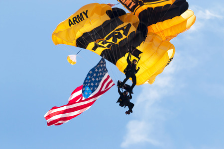 Wantagh, NY, United States - 26 May 2017: US Army paratroopers carying the american flag open up the practice show for the air show that was to be held the next two days during memorial day weekend at Jones Beach, NY.のeditorial素材