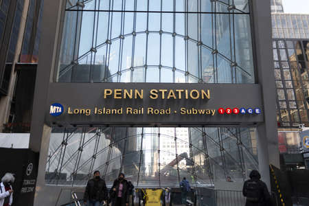New York City, New York, USA - 21 November 2021: People exiting and entering the 34 street Penn Station Long Island Railroad Station on a Sunday morning in midtown Manhattan.のeditorial素材