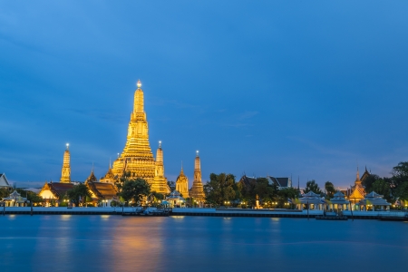 Wat Arun temple , Bangkok Thailand in twilightの写真素材