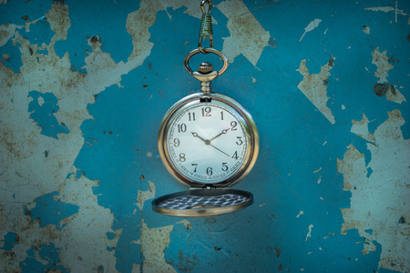 Vintage pocket watch on rusty metal tableの写真素材