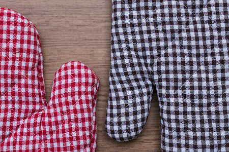 Heat protection gloves on wooden tableの写真素材
