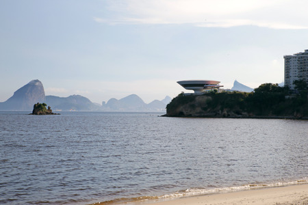 Beach view on Contemporary Art Museum in Niteroi with Christ Statue and Sugar Loaf, Rio de Janeiro, Brazilのeditorial素材
