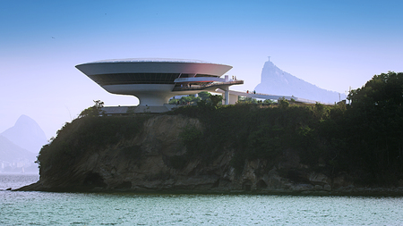 Contemporary Art Museum in Niteroi with Christ Statue, Rio de Janeiro, Brazilのeditorial素材