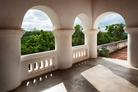  Arch door decoration in the history park of thailand      の写真素材