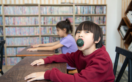 A group of students from an international school that promotes creativity and places children at the center of learning in a variety of subjects.の写真素材