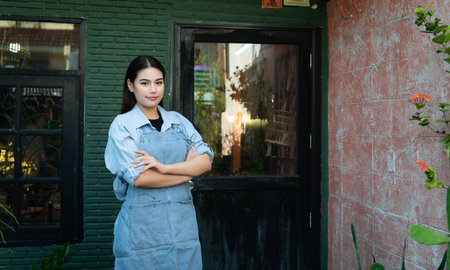 A young businesswoman who owns a pottery school Open the door to welcome students who love to learn pottery.の写真素材