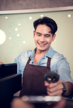 Technology is used in today's coffee shops to assist make them more convenient for both the owners and the customers. As an illustration, payments made via various appsの写真素材