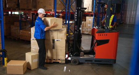 A group of warehouse workers were on duty, Coworkers offered assistanceの写真素材