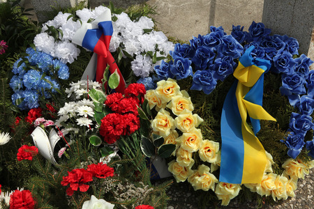 Wreathes decorated with Russian and Ukrainian national flags.の写真素材