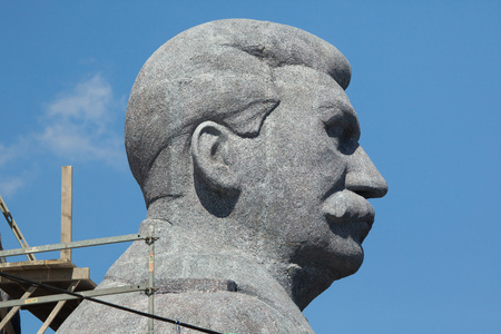 PRAGUE, CZECH REPUBLIC - MAY 20, 2016: Huge head of Soviet dictator Joseph Stalin rising over Letna Park in Prague, Czech Republic, during the filming the new movie Monster based on the biography of Czech sculptor Otakar Svec. Stalin returns temporary to のeditorial素材