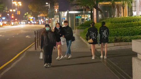 HONG KONG, CHINA - JANUARY 28, 2020: Pedestrians wearing ppe masks walking in Hong Kong at night.のeditorial素材