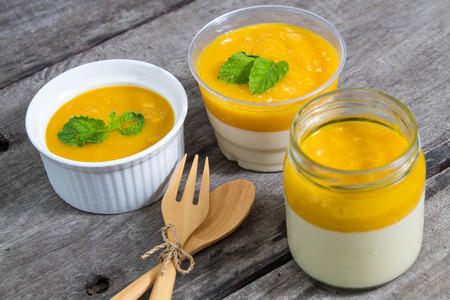 Mango Panna Cottaの写真素材