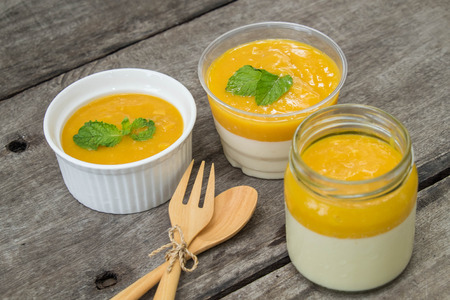 Mango Panna Cottaの写真素材