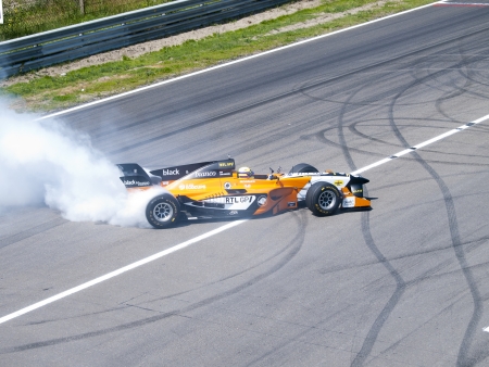 ZANDVOORT, NETHERLANDS - JULY 7: Tom Coronel burns some rubber in an AutoGP Formula car with a V8 Zytek motor during a demonstration at the RTL GP Masters in Zandvoort on July 7, 2013 in Zandvoort, Holland.のeditorial素材