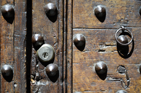 View of the entrance lock in an old medieval doorのeditorial素材