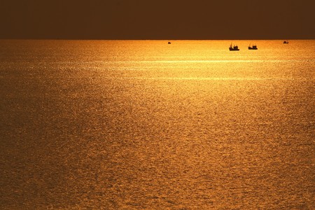 glitter of sea on sunset
の写真素材