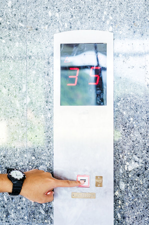 Hand pressing lift