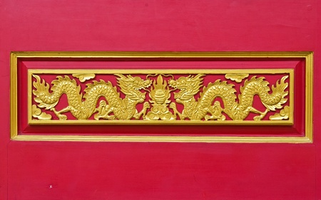 golden dragon decorated on red wood wall,chinese style in temple at Wat-Leng-Noei-Yi2 , Bang-Bua-Thong, Nonthaburi, Thailandの写真素材