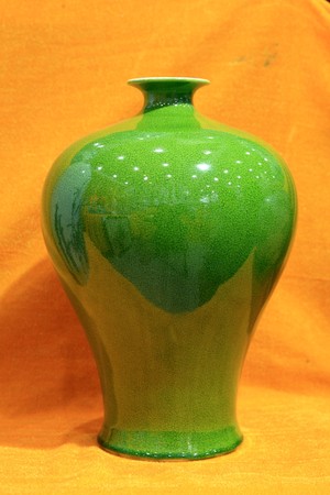 an green china vase on showの写真素材