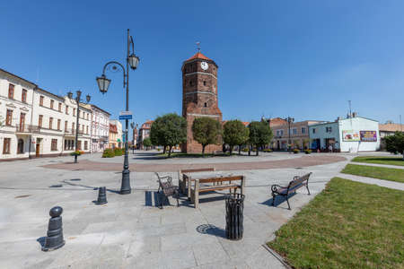 Znin, kujawsko pomorskie / Poland - August, 13, 2020: An old brick tower in the city center. An historic brick building in a small town. Summer season.のeditorial素材