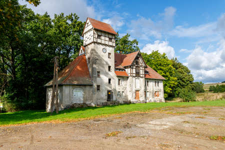 Jankowo, Zachodniopomorskie / Poland - October, 09, 2020: Old dilapidated granary. Brick building for food storage. Autumn season.のeditorial素材