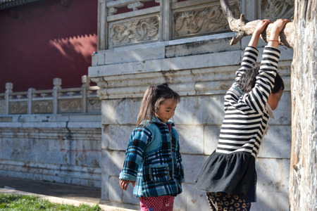 Children playing near the temple in Kunmingのeditorial素材