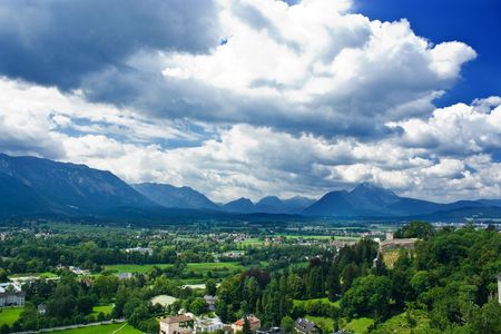 A spectacular view of a mountains cityの写真素材