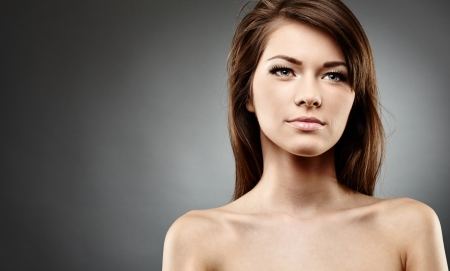 Closeup portrait of a beautiful glamour woman on gray backgroundの写真素材