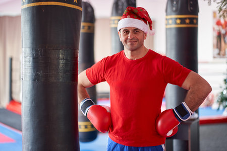 Fit Santa Claus inviting you to spend the winter holidays training in the gymの写真素材