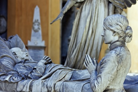 Statue of a woman praying on top of a tomb - black and whiteのeditorial素材