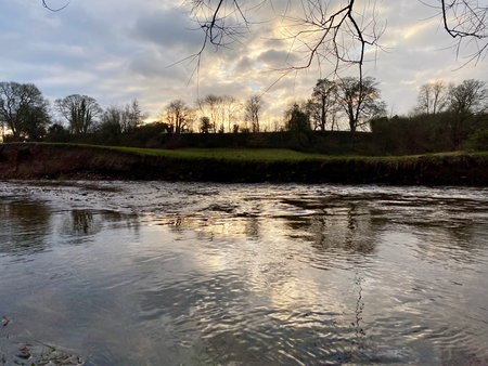 Sunset over the River Avon in Gloucestershire, Englandの写真素材