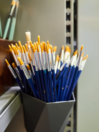 Container of paint brushes with the number 1 on the handle. There are many different sizes of brushes in the containerの写真素材