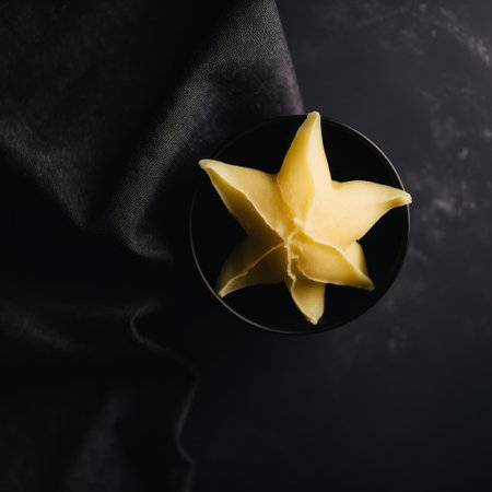 a star shaped food in a bowlの素材