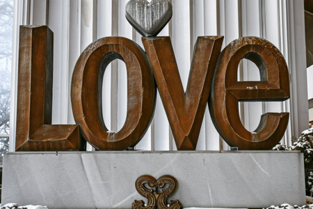 a statue of a love with a heart on top of itの素材
