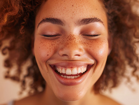 happy smiling woman with freckles and curly hairの素材