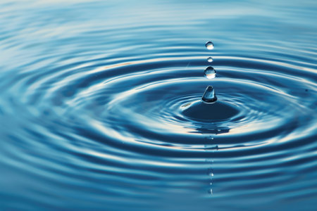Tranquil water ripples with a single dropの素材