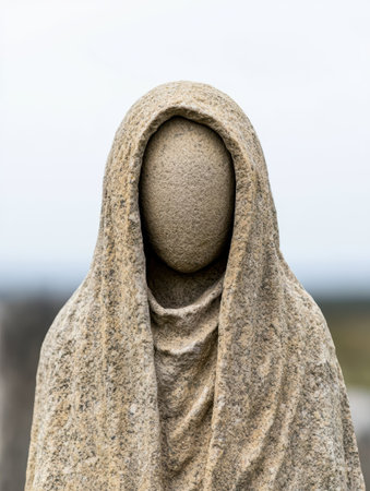 Hooded stone sculpture in the fogの素材