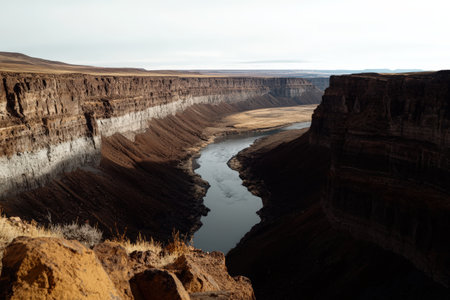 Palouse Falls canyon landscape with river and basalt cliffs.の素材