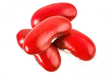 red kidney beans isolated on a white background. studio. macro.の素材