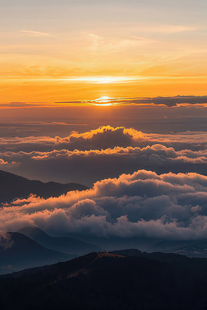 Sunrise over the clouds at Doi Inthanon National Park, Chiang Mai, Thailandの素材