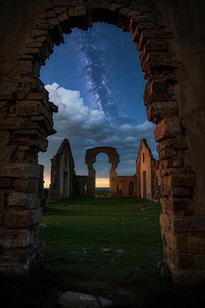 ruins of an ancient church at night with a view of the Milky Wayの素材