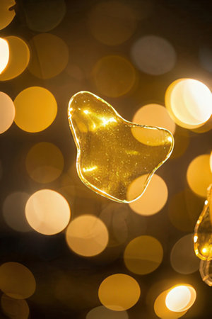 Golden heart shape on bokeh backgroundの素材