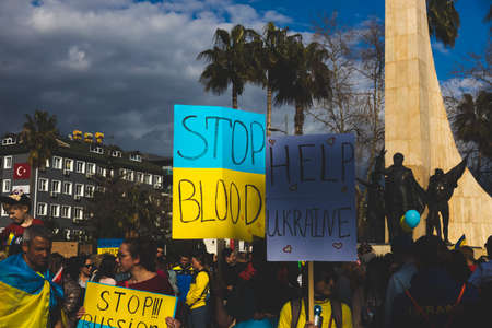 Alanya, Turkey. February 26, 2022: Stop war. demonstration of Ukrainian people against the entry of Russian troops, solders into Ukraine, against Putin. The War in Europeのeditorial素材